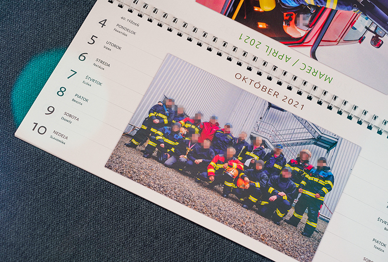 Stolový dvojtýždenný kalendár - Požiarnici / hasiči