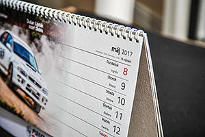 Stolový kalendár s vlastným dizajnom a fotografiami